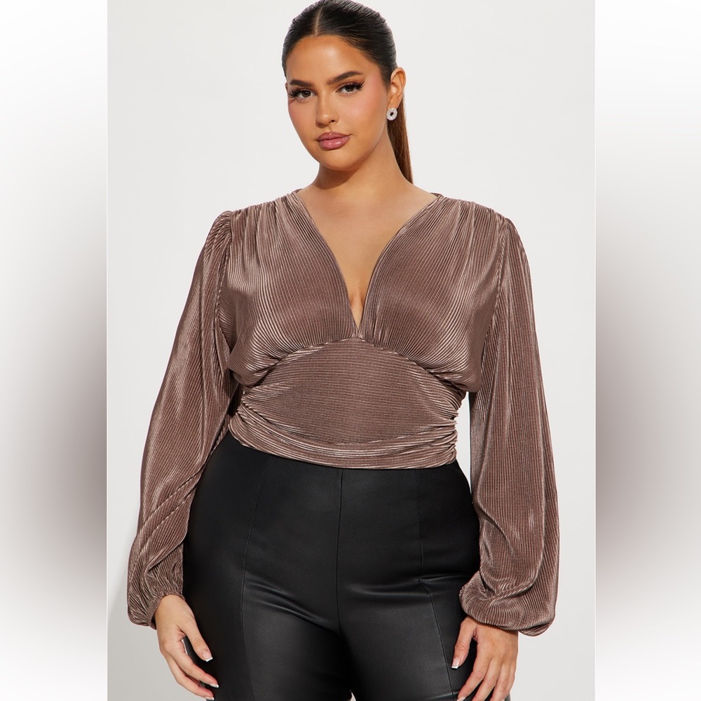 Fashion Nova 1X Josephine Plunge Neck Top - Coco